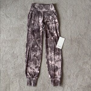 Lululemon Align HR Joggers - Purple and Gray Marble